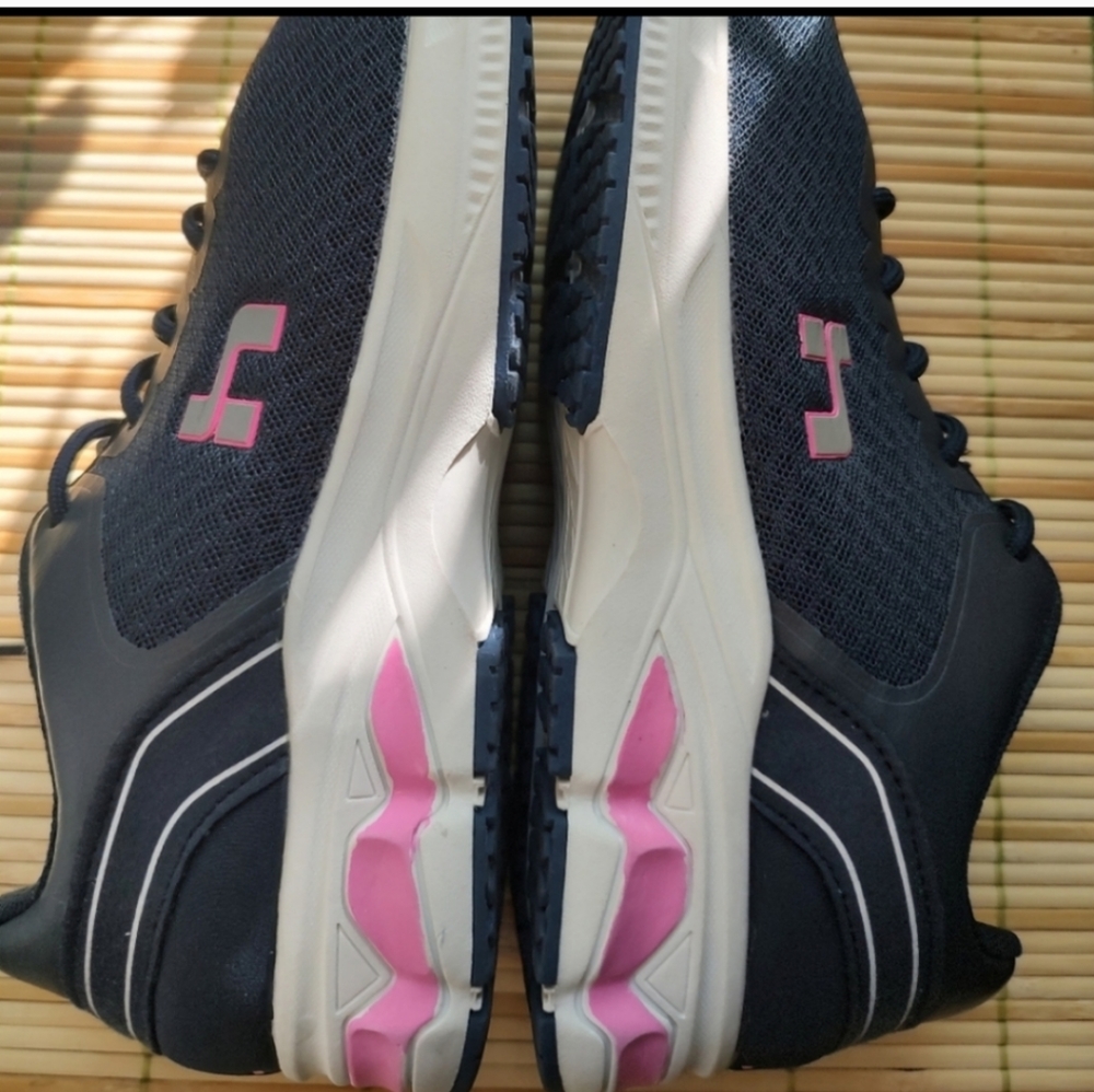 Hind athletic shoes. Navy pink trim. New. Size 7.5 - Picture 16 of 16